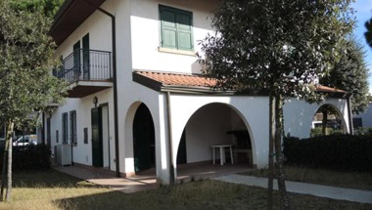 Amazing Villa With Private Garden In Bibione Zewnętrze zdjęcie